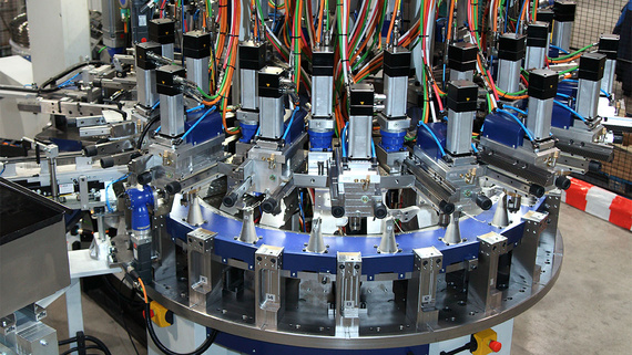 Rundtaktmaschine mit Presse